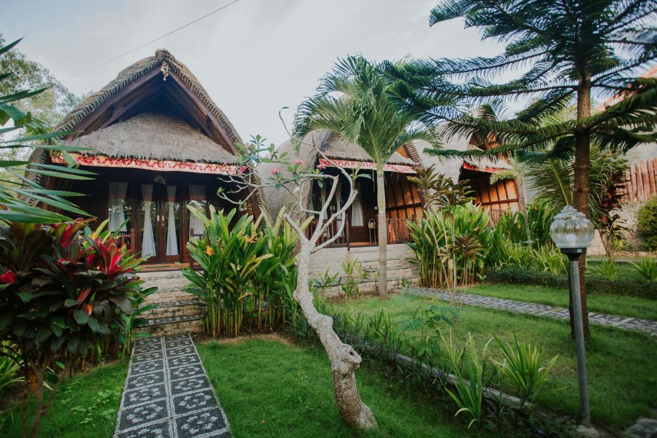 Jona Bungalow Hotel Toyapakeh Exterior photo