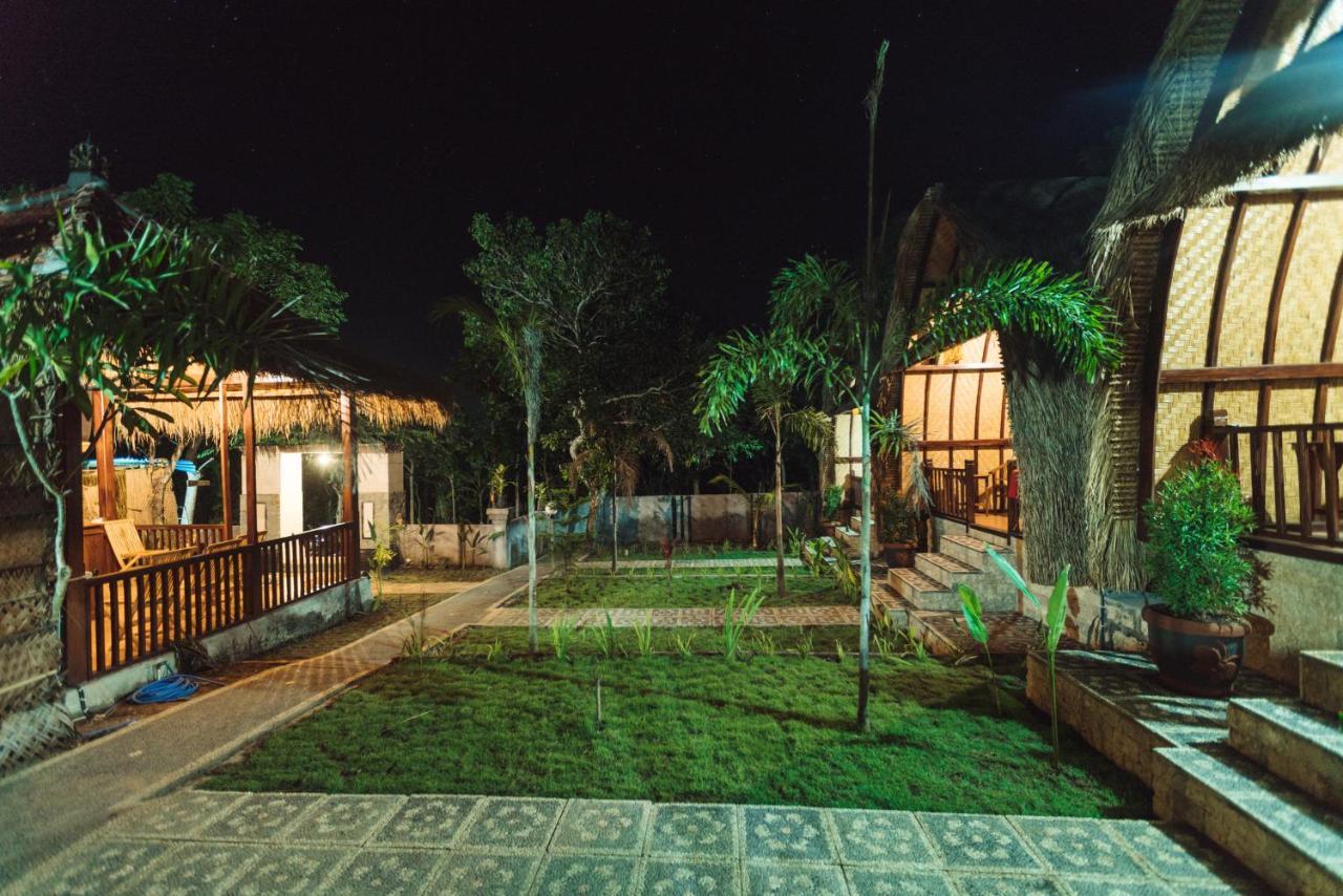 Jona Bungalow Hotel Toyapakeh Exterior photo